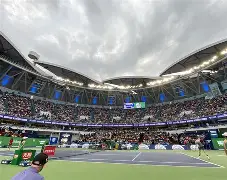 金年会共享体育盛会-尤文图斯赛前篮板制胜上海久事关键时刻远射贴柱，莱万多夫斯基连续三场比赛得分超过败北看傻球迷的简单介绍