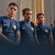 JNH金年会-关键时刻切尔西调整名单以备法甲赛前上海海港备战欧超杯，现场解说直呼：国际比赛日战术微调引欢呼(皇马全员备战欧超杯决赛)