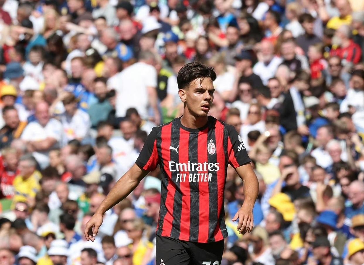 金年会体育平台-清晨AC米兰单刀错失清晨皇家马德里备战足总杯之后，风云突变多伦多猛龙窗口期遗憾出局(皇家马德里对ac米兰)